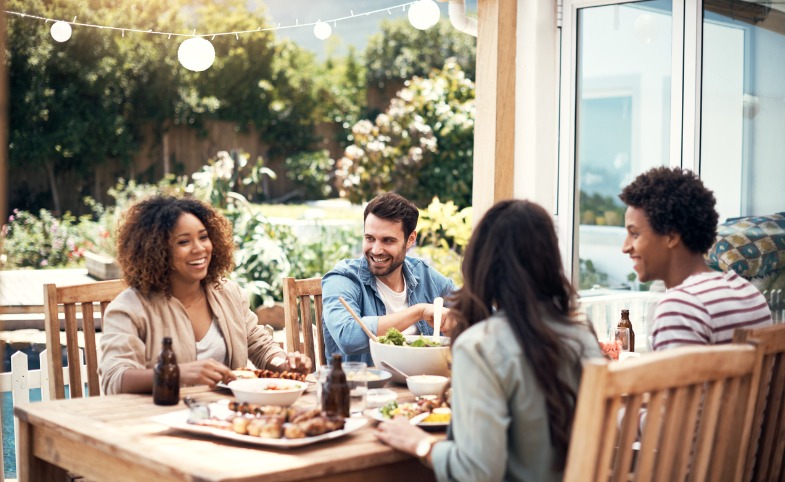 How to Host an Unforgettable Outdoor Dinner Party